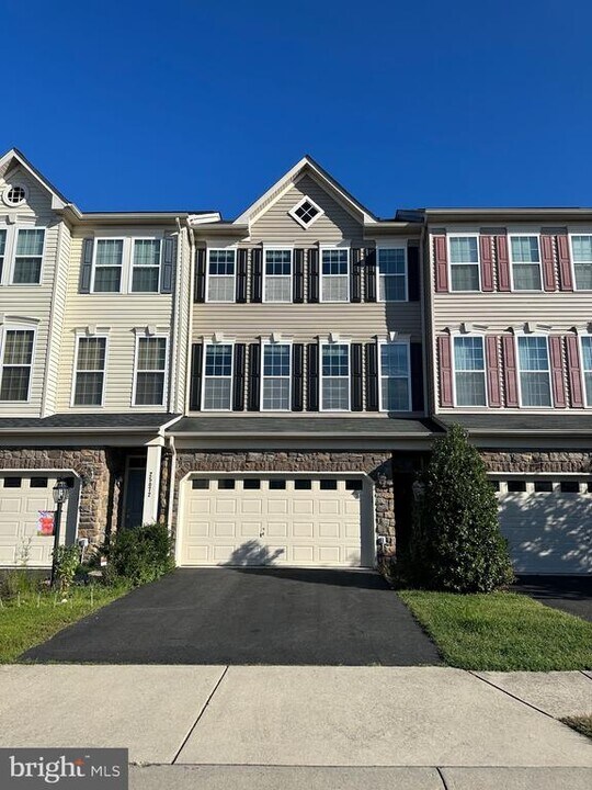 25074 Cypress Mill Terrace in Aldie, VA - Building Photo