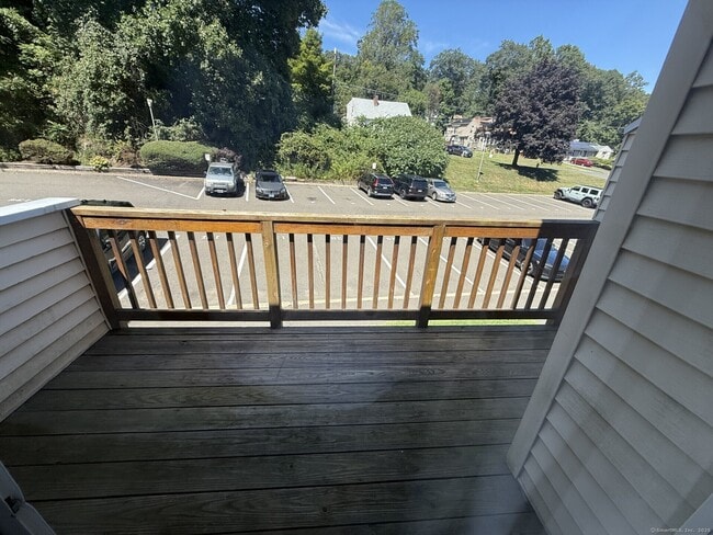 8 Rose Ln in Danbury, CT - Building Photo - Building Photo