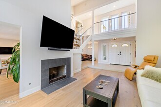 885 Rim Crest Dr in Westlake Village, CA - Building Photo - Building Photo