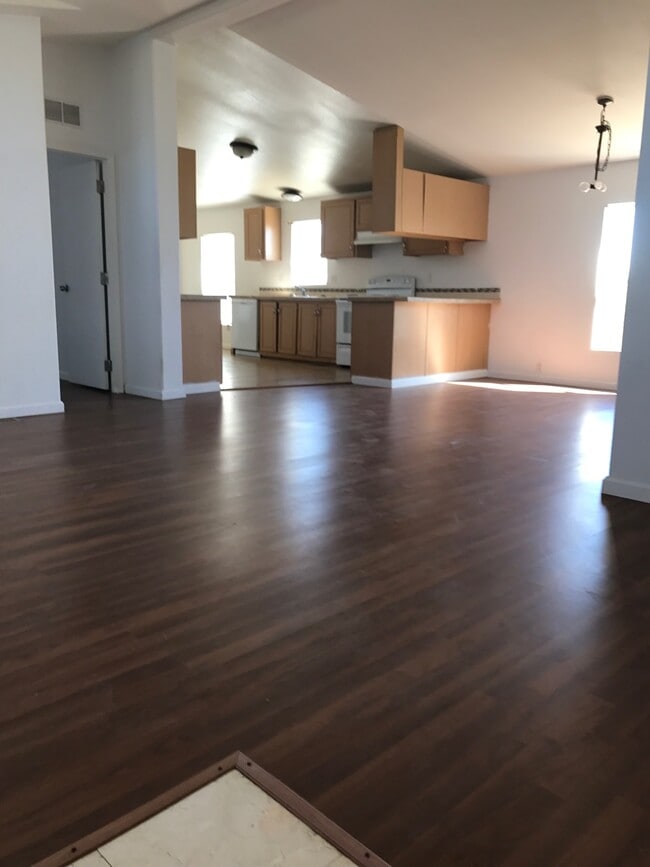 1364 60th St W in Rosamond, CA - Building Photo - Building Photo