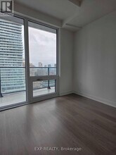 448 Burnhamthorpe Rd W in Mississauga, ON - Building Photo - Building Photo