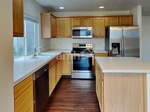 3342 W Wave Dr in Meridian, ID - Building Photo - Building Photo