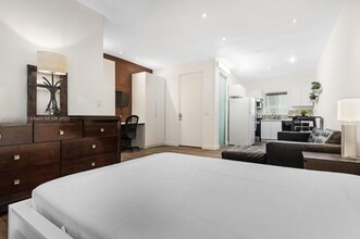 1351 Meridian Ave in Miami Beach, FL - Building Photo - Building Photo