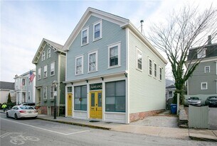 94 Spring St in Newport, RI - Building Photo