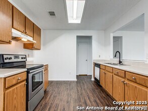 8207 Stagwood Hill in San Antonio, TX - Building Photo - Building Photo