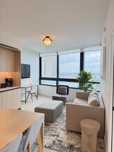 225 N Miami Ave, Unit 3502 in Miami, FL - Foto de edificio - Building Photo