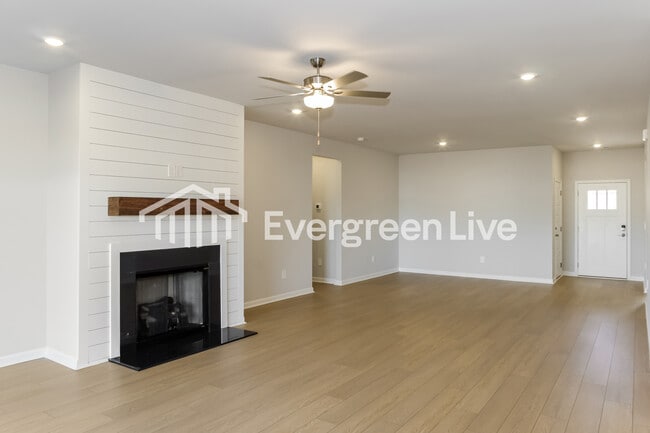 107 Ashby Pond Dr in Harvest, AL - Building Photo - Building Photo