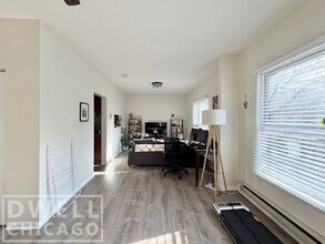 730 W Roscoe St, Unit 2 in Chicago, IL - Building Photo - Building Photo