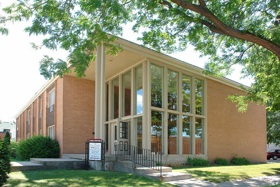 EXECUTIVE HOUSE APARTMENTS in De Pere, WI - Building Photo