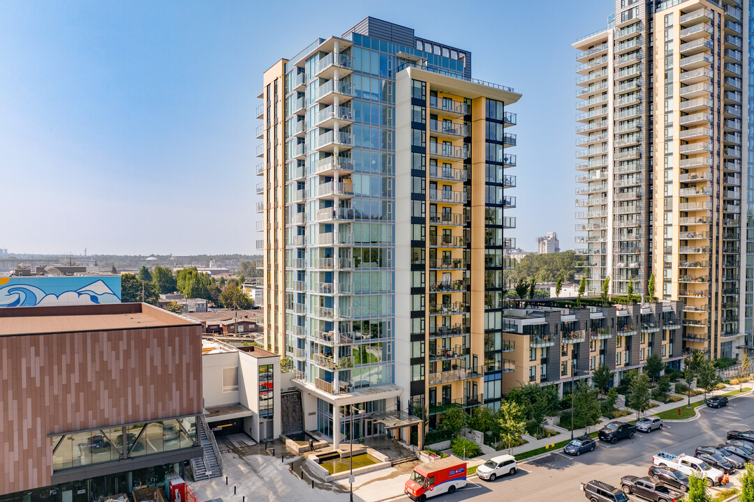 Hunter at Lynn Creek in North Vancouver District, BC - Building Photo