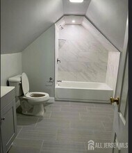 1061 King Georges Post Rd in Edison, NJ - Building Photo - Building Photo