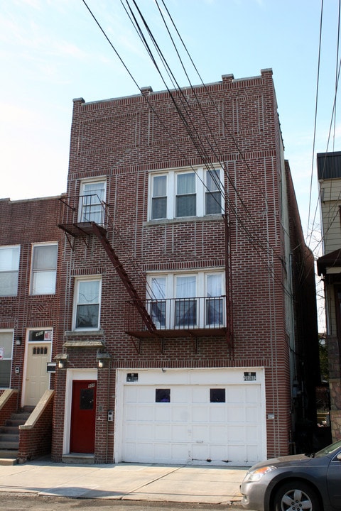 950 E 225th St in Bronx, NY - Building Photo