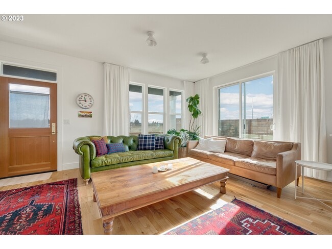 3593 NE McDonald Ln in McMinnville, OR - Foto de edificio - Building Photo