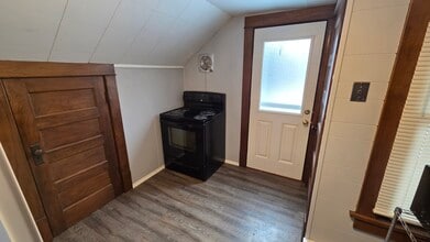 919 Harney Ave, Unit 919a Harney Avenue in Oshkosh, WI - Building Photo - Building Photo