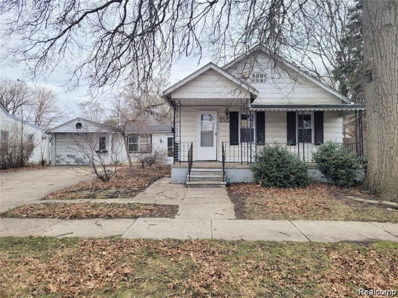 353 W Bernhard Ave in Hazel Park, MI - Building Photo