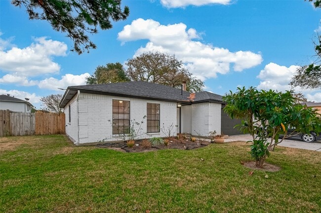 614 Northaire Dr in Houston, TX - Building Photo - Building Photo