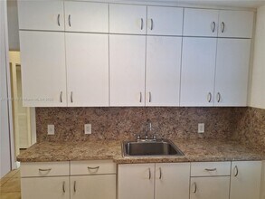 3538 SW 24th St in Miami, FL - Building Photo - Building Photo