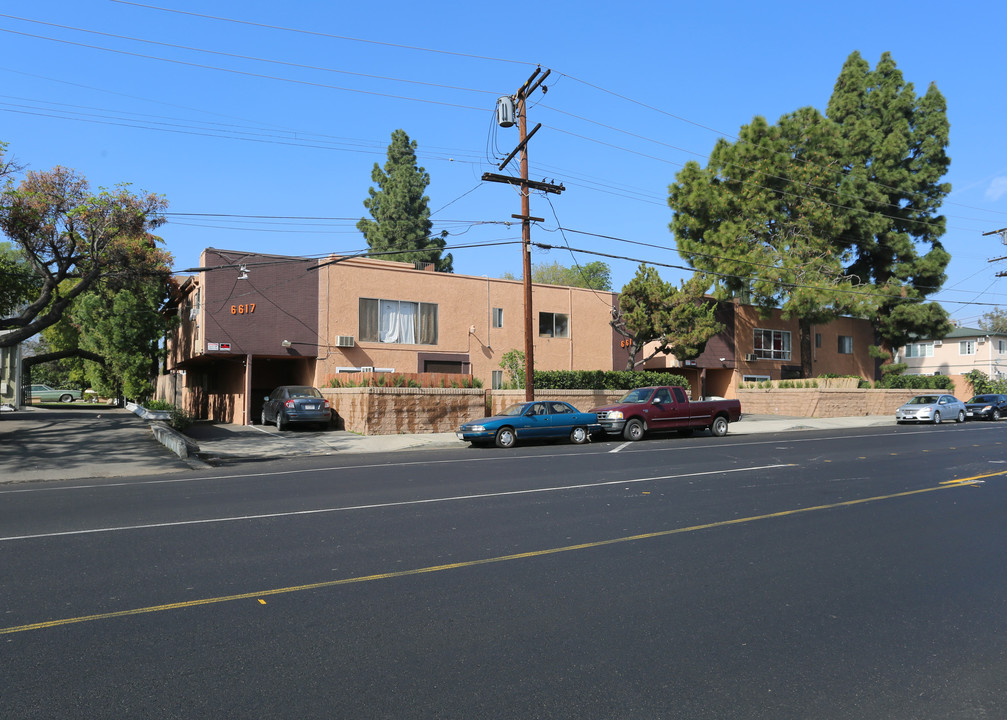 Fulton Apartments in Van Nuys, CA - Foto de edificio