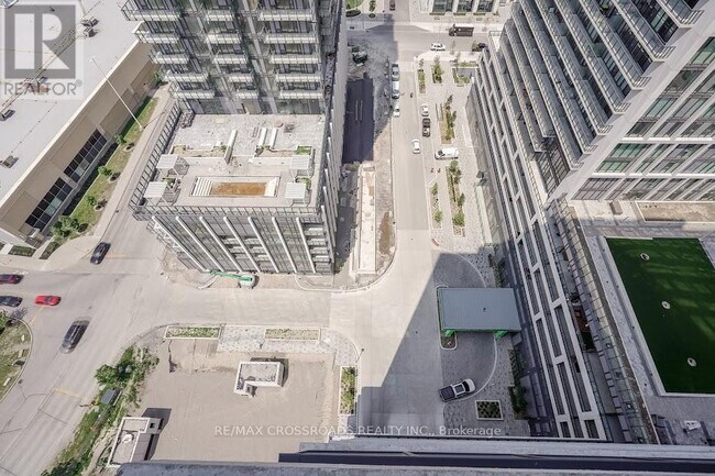 8960 Jane St in Vaughan, ON - Building Photo - Building Photo