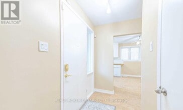 22 Rozell Rd in Toronto, ON - Building Photo - Building Photo