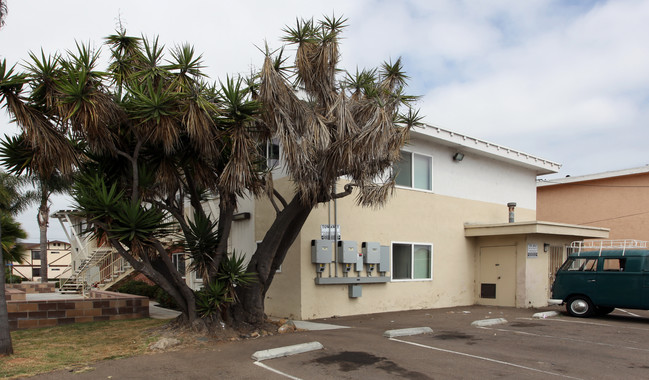 1260 Calla Ave in Imperial Beach, CA - Foto de edificio - Building Photo