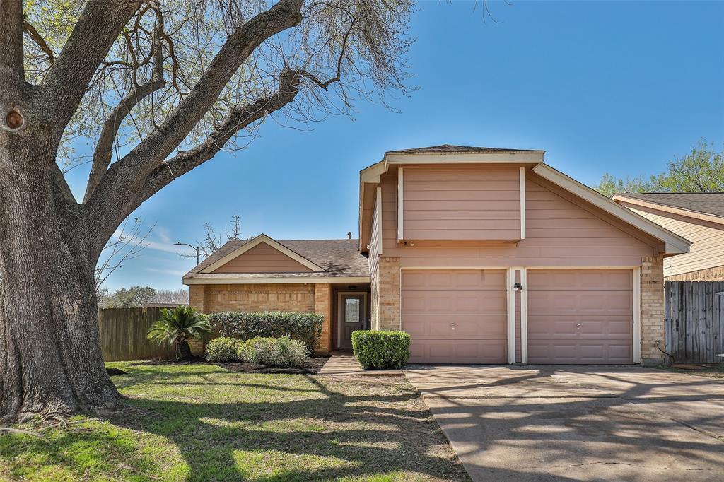 2327 Sunset Trail in Sugar Land, TX - Building Photo