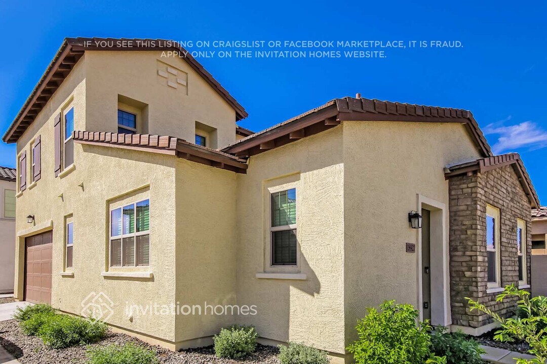 18927 W Pasadena Ave in Litchfield Park, AZ - Building Photo