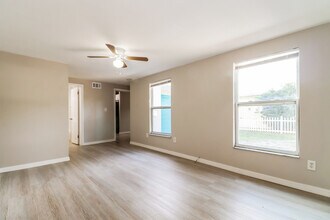 625 58th St S in Gulfport, FL - Foto de edificio - Building Photo