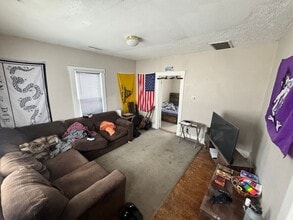 913 Claflin Rd in Manhattan, KS - Building Photo - Building Photo