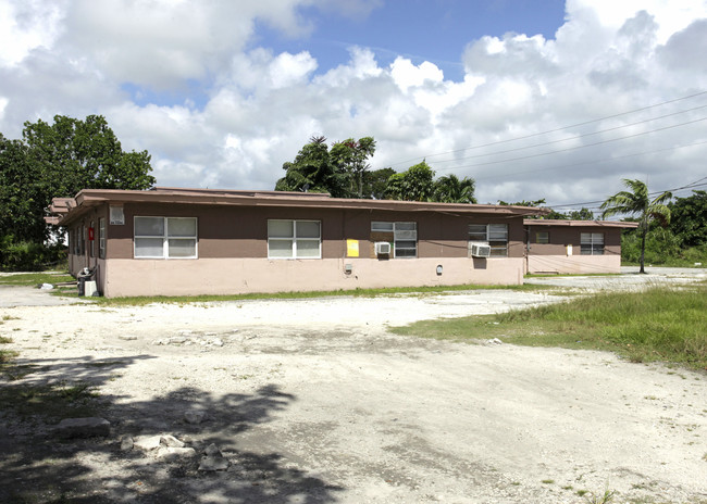 10030 W Indigo St in Miami, FL - Building Photo - Building Photo