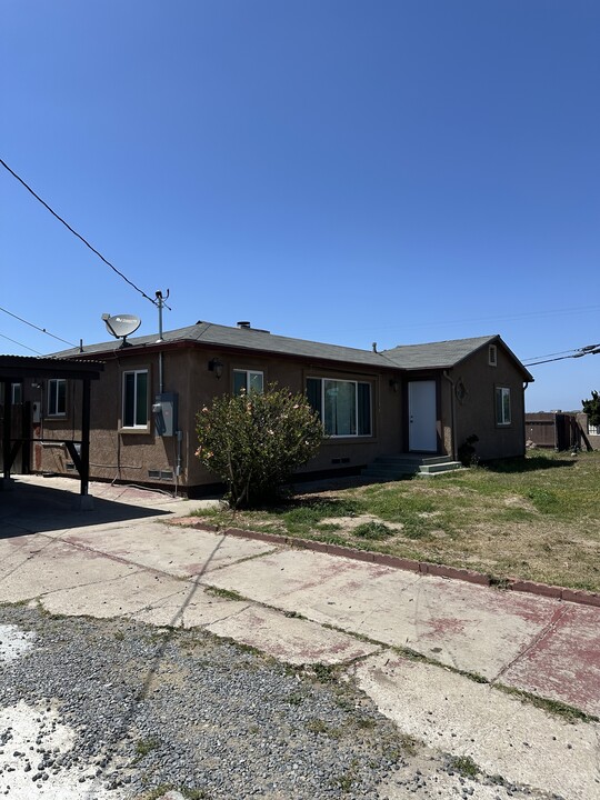 1690 Glencoe Dr in Lemon Grove, CA - Building Photo