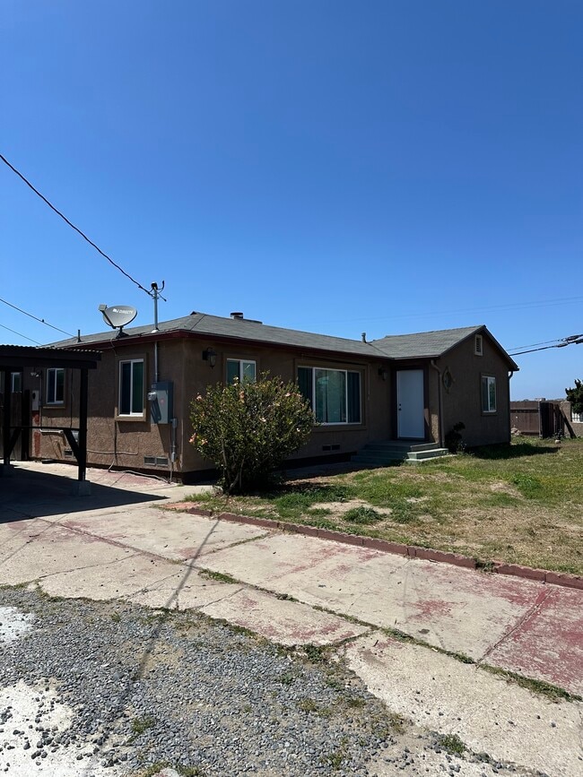 property at 1690 Glencoe Dr