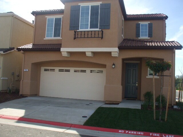 258 Barnhill Dr in Folsom, CA - Building Photo