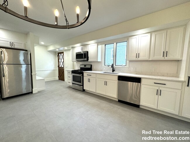 32 Bigelow St, Unit 1