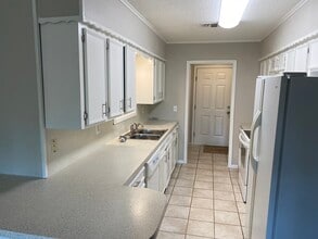 300 W Greenfield Dr in Wake Village, TX - Building Photo - Building Photo