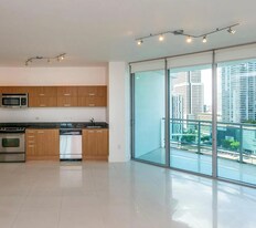 350 S Miami Ave, Unit 2314 in Miami, FL - Building Photo