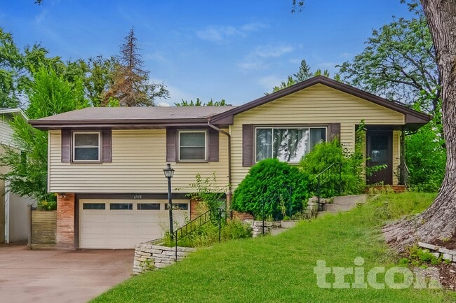 property at 6928 45th Pl N