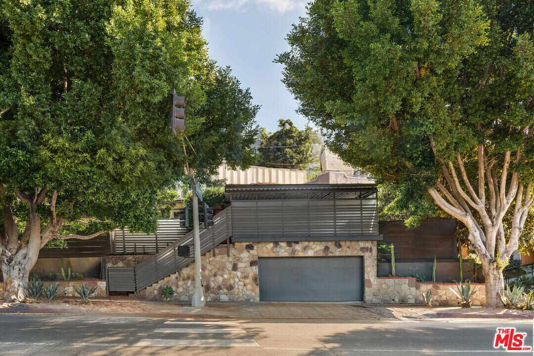 846 Silver Lake Blvd in Los Angeles, CA - Building Photo