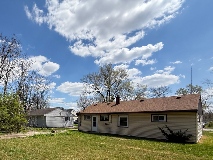 3939 Nicholas Rd in Dayton, OH - Building Photo