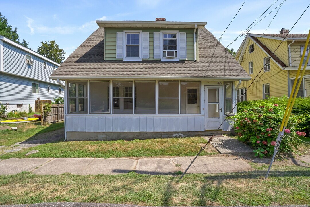 55 Mark St in Milford, CT - Foto de edificio