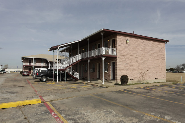 Silver Belle Apartments in Arlington, TX - Building Photo - Building Photo