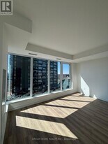 5 Quarrington Lane in Toronto, ON - Building Photo
