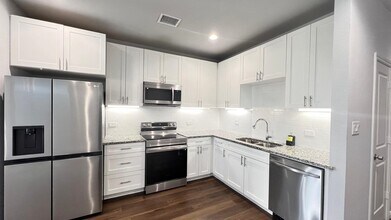 4922 Dalhart Dr in Spring, TX - Foto de edificio - Building Photo