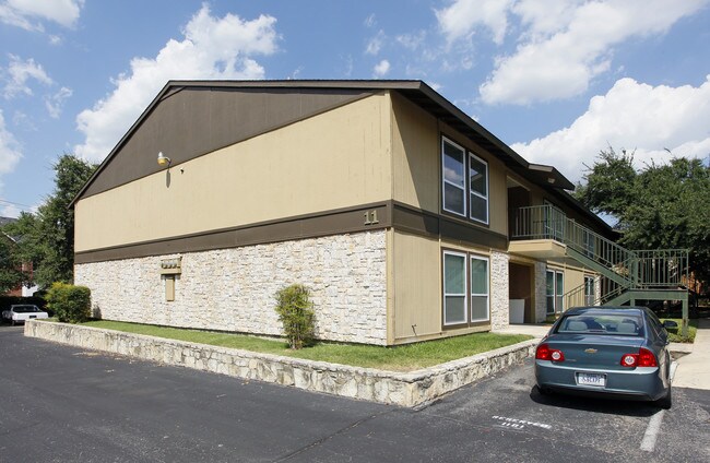 Villa Dijon in San Antonio, TX - Building Photo - Building Photo