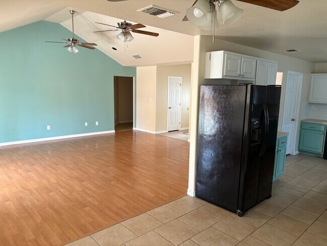 211 Alyssa Dr in Del Rio, TX - Foto de edificio - Building Photo