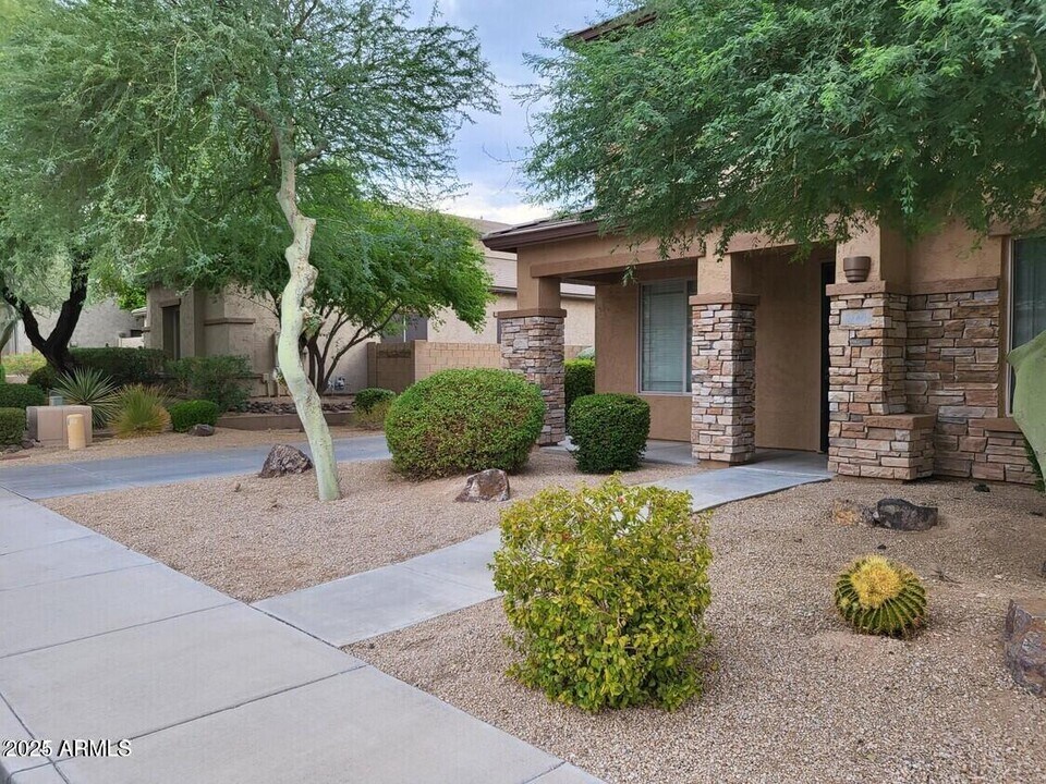 8340 W Staghorn Rd in Peoria, AZ - Foto de edificio