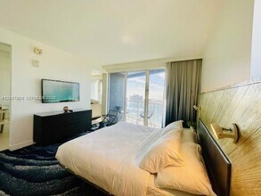 3101 Bayshore Dr, Unit 1701 in Fort Lauderdale, FL - Foto de edificio - Building Photo