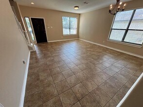 10236 Grizzly Oak Dr in Austin, TX - Building Photo - Building Photo