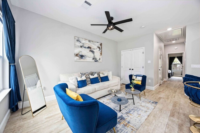 8138 Bassett St in Houston, TX - Building Photo - Building Photo