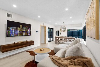 6450 Perry St in Hollywood, FL - Building Photo - Building Photo